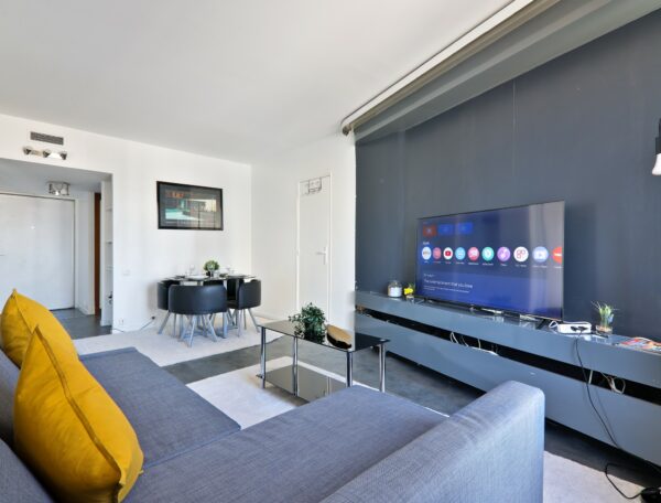 Luxurious Apartment – 2BR – 6P – Tour Eiffel 3