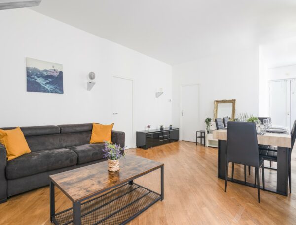 2BR Apartment – 6P –  Champs Elysées / Madeleine