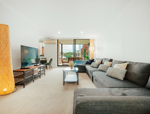 3 Bedroom Apartment with Parking and Pool Access – Bowman